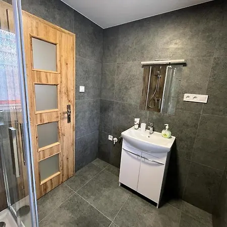 1+kk * Κάρλοβι Βάρι