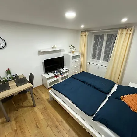 1+kk Κάρλοβι Βάρι